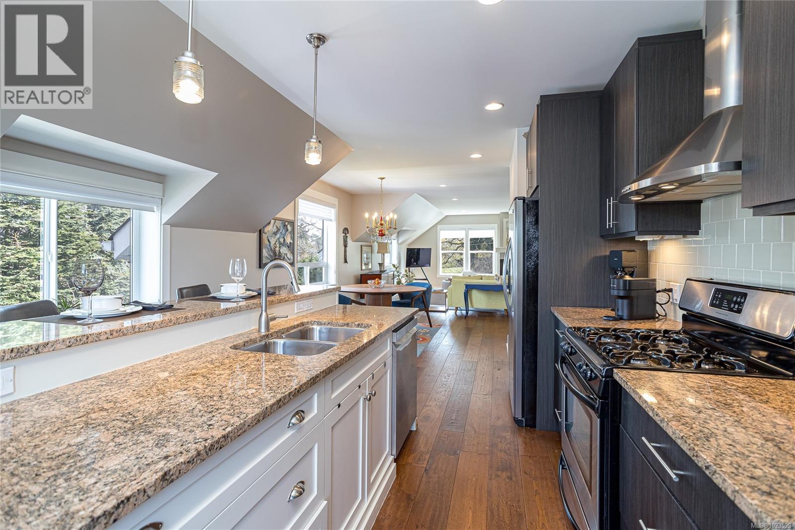 #D 1216 STYLES ST - 21