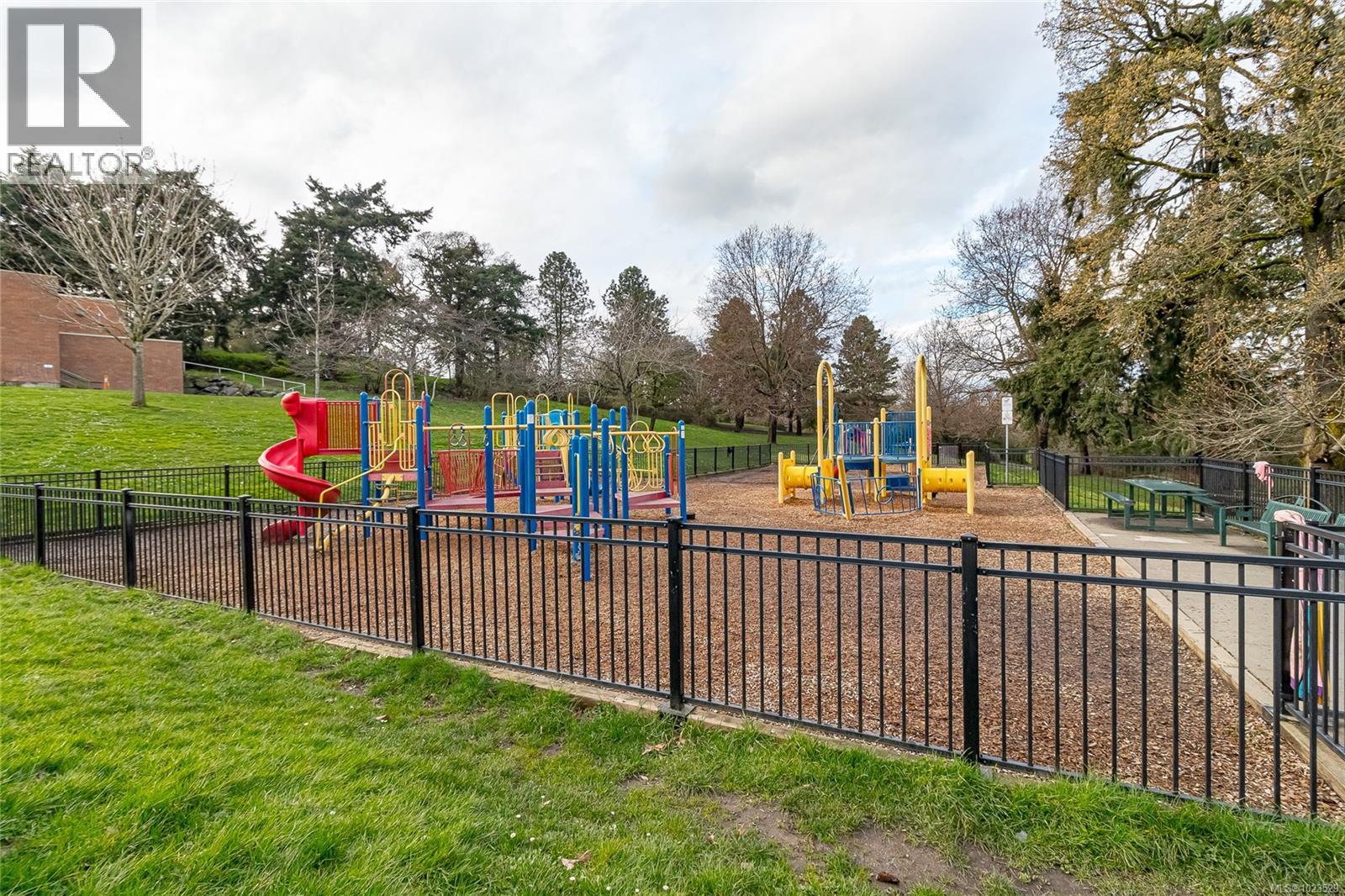 #D 1216 STYLES ST - 44