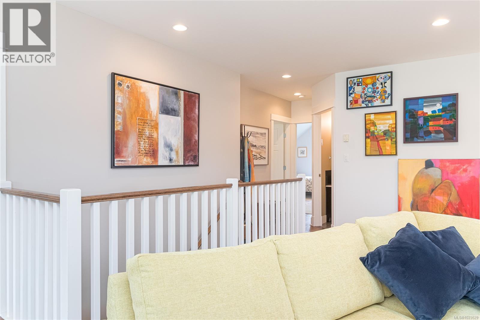 #D 1216 STYLES ST - 9