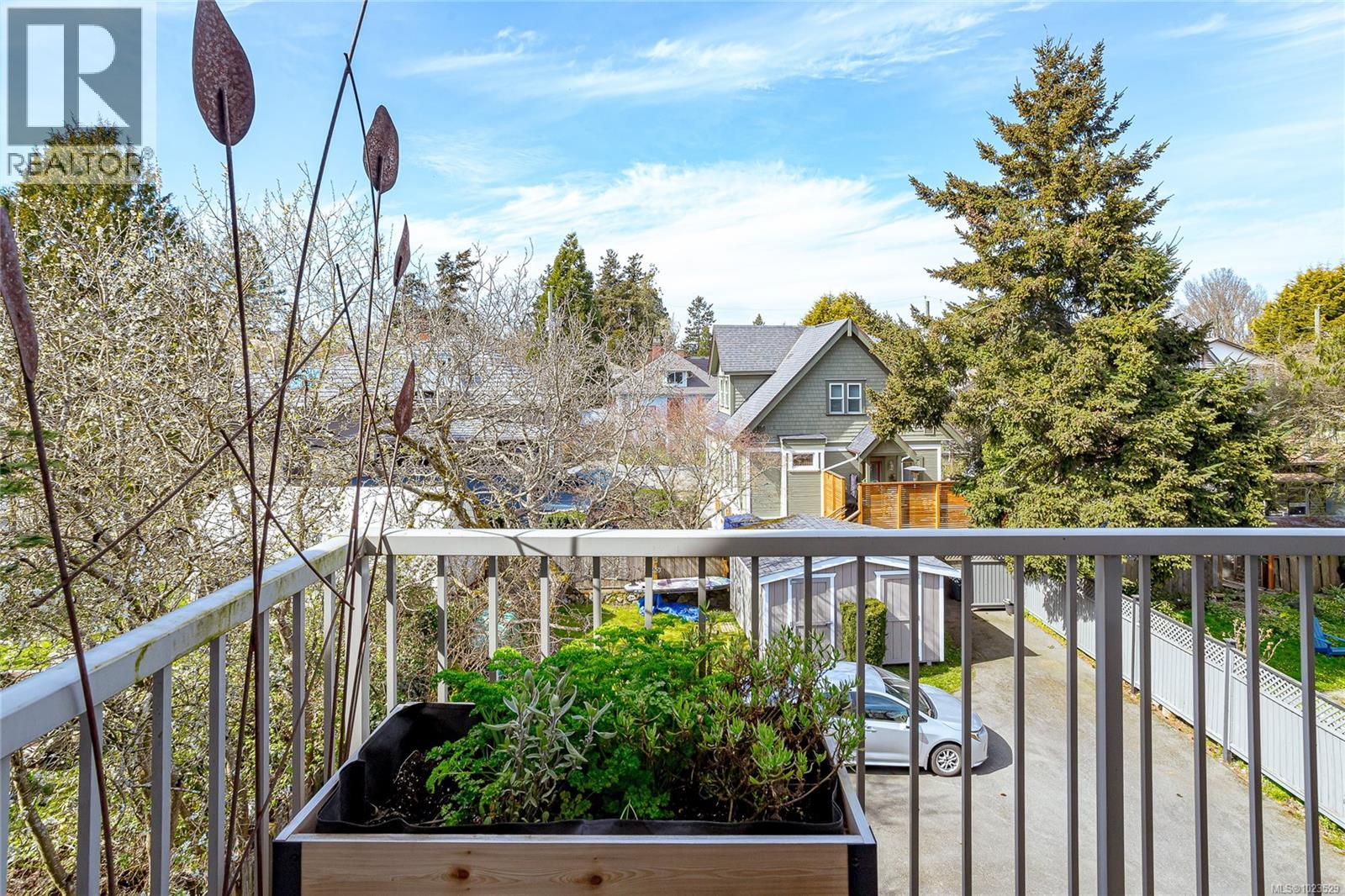 #D 1216 STYLES ST - 36