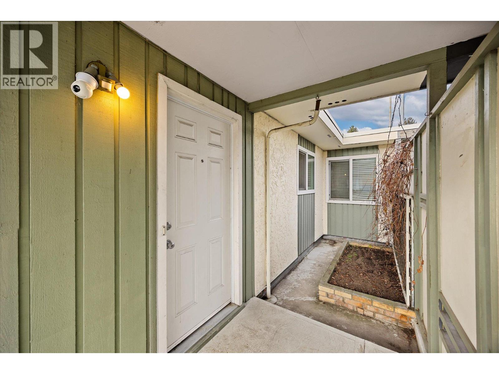  740 & 746 Raymer Avenue, Kelowna