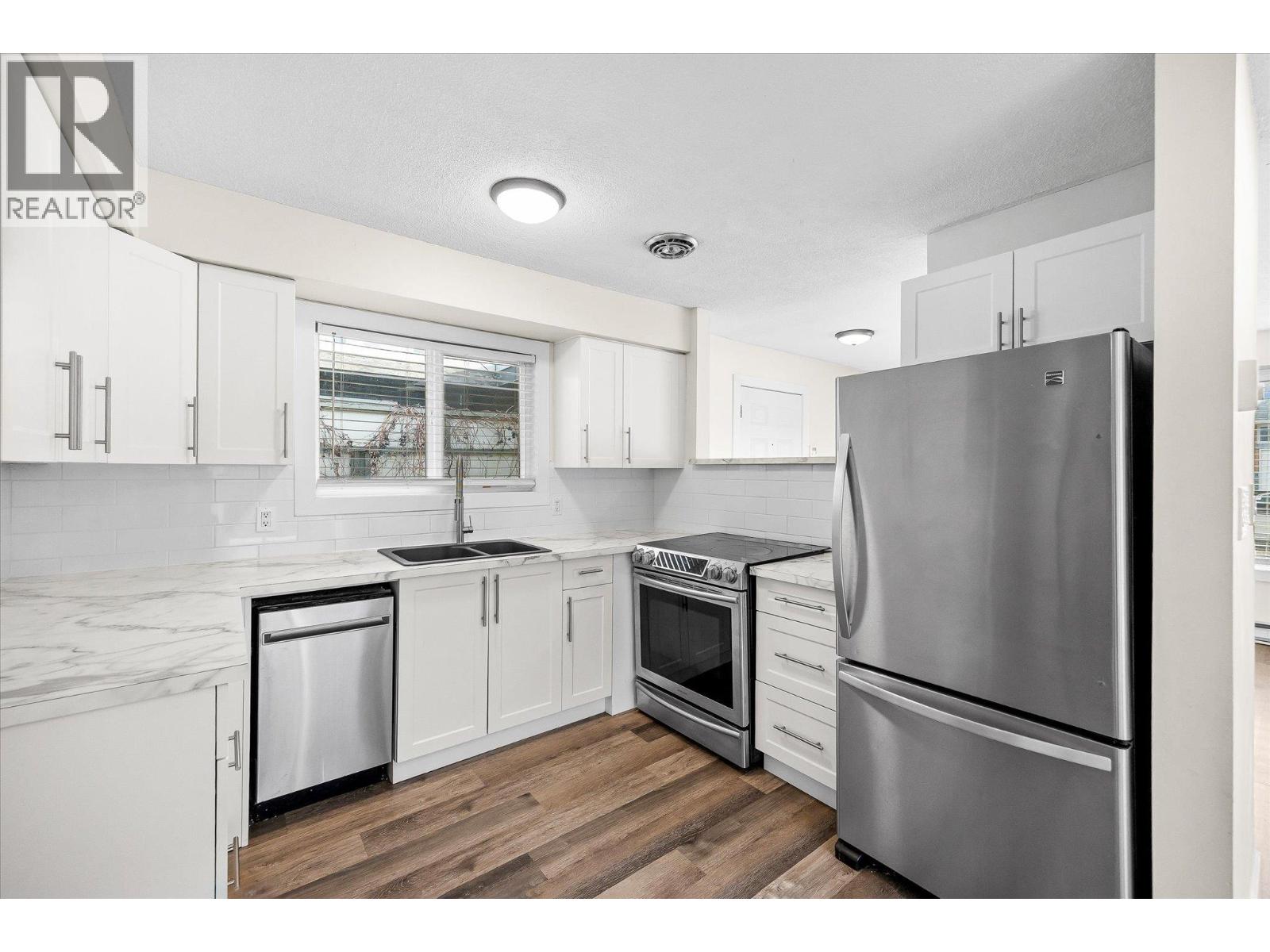 740 & 746 Raymer Avenue - 9