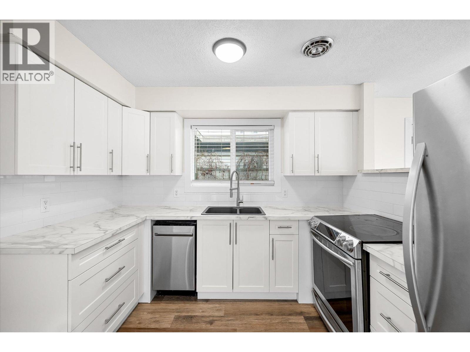 740 & 746 Raymer Avenue - 11