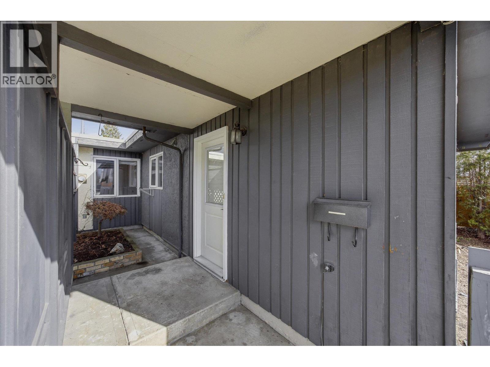  740 & 746 Raymer Avenue, Kelowna