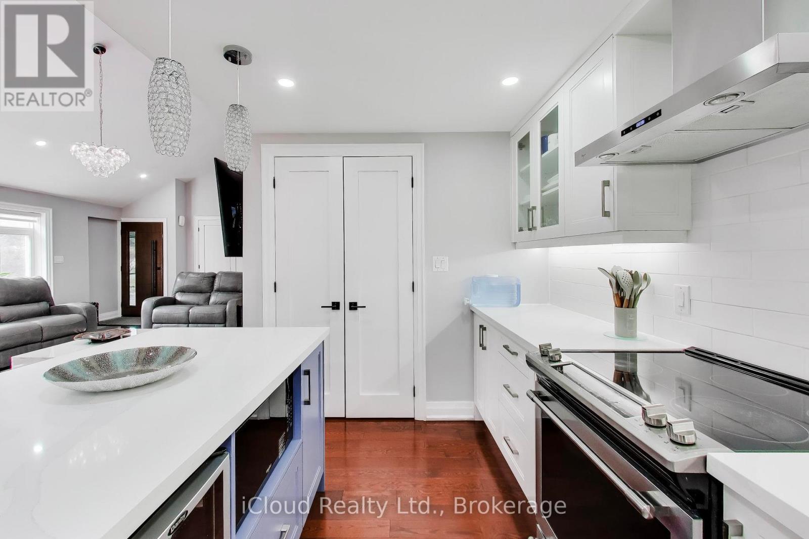 16175 JANE STREET E - 12