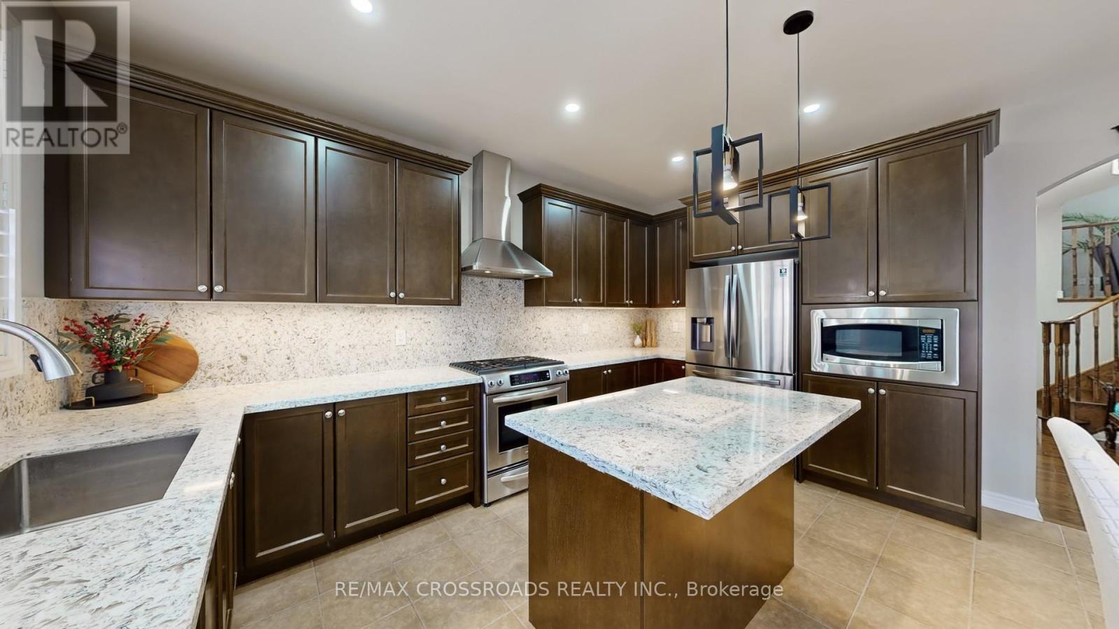 378 MALBOEUF COURT - 13