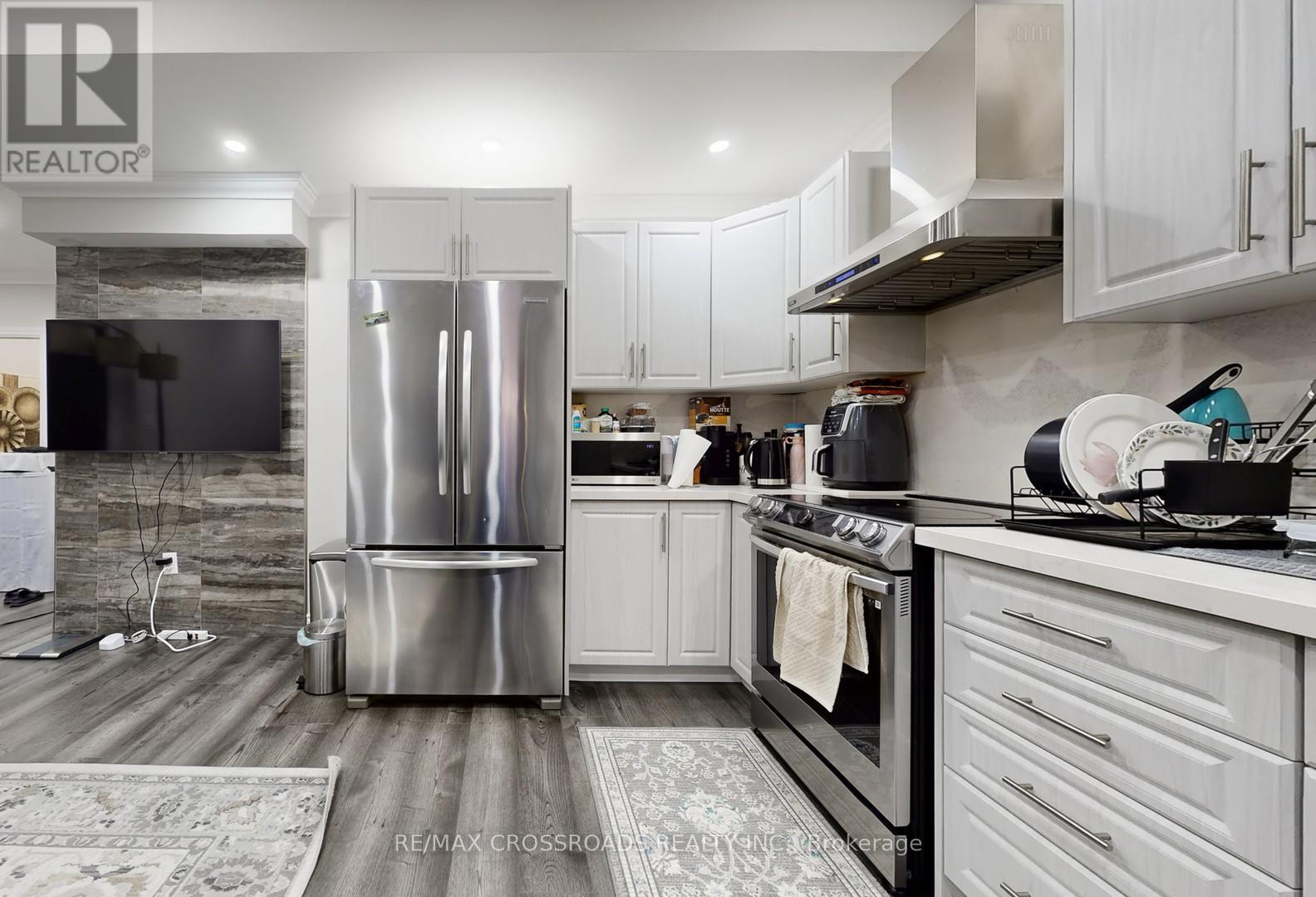 378 MALBOEUF COURT - 37