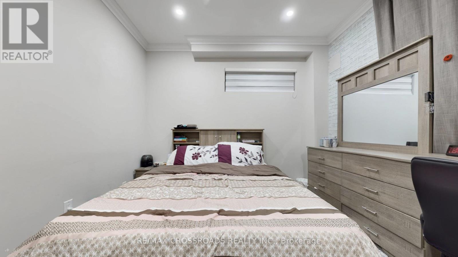 378 MALBOEUF COURT - 38