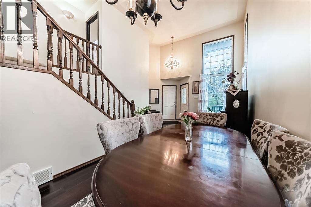 Single Family House 4 Level for Sale in  Douglas Ridge Way SE Douglasdale/Glen Calgary 