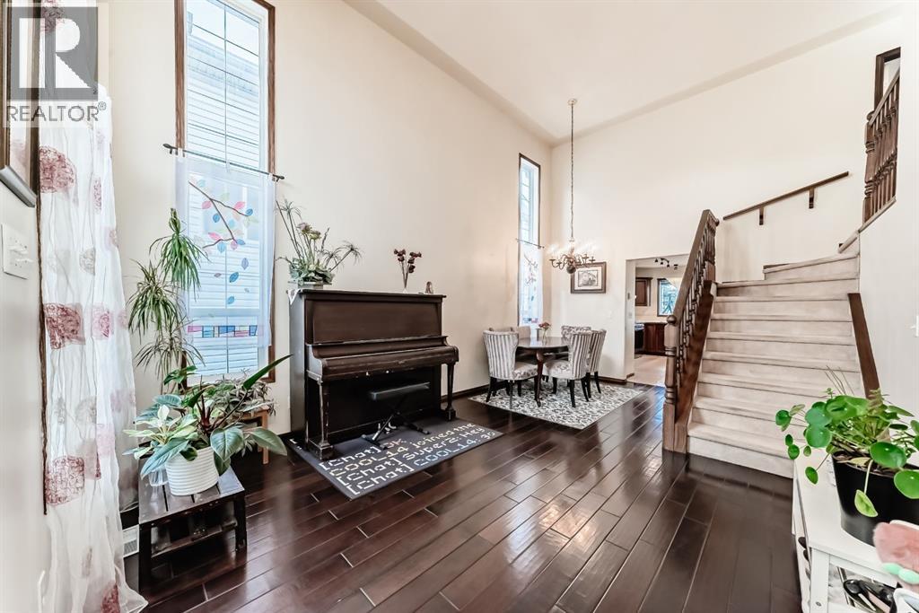 Single Family House 4 Level for Sale in  Douglas Ridge Way SE Douglasdale/Glen Calgary 