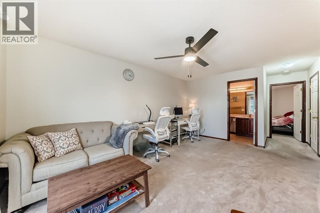 Single Family House 4 Level for Sale in  Douglas Ridge Way SE Douglasdale/Glen Calgary 