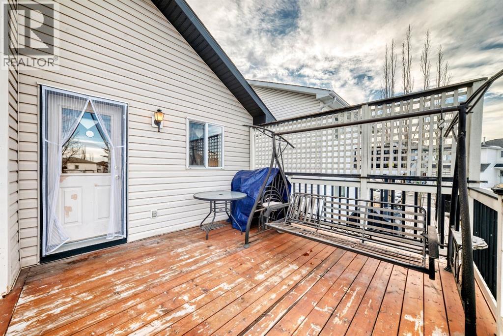 Single Family House 4 Level for Sale in  Douglas Ridge Way SE Douglasdale/Glen Calgary 