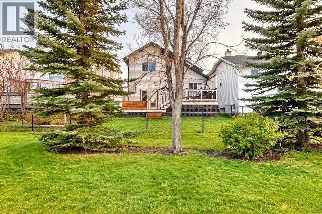 Single Family House 4 Level for Sale in  Douglas Ridge Way SE Douglasdale/Glen Calgary 