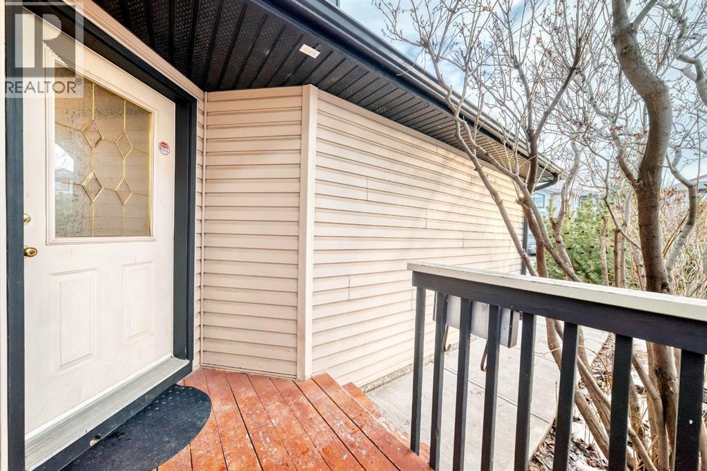 Single Family House 4 Level for Sale in  Douglas Ridge Way SE Douglasdale/Glen Calgary 