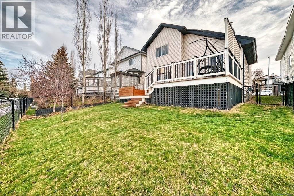 Single Family House 4 Level for Sale in  Douglas Ridge Way SE Douglasdale/Glen Calgary 