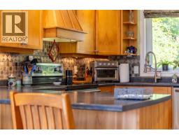 2635 Shoal Rd, Pender Island, BC V0N2M2 Photo 22