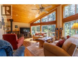 Laundry room - 2635 Shoal Rd, Pender Island, BC V0N2M2 Photo 7