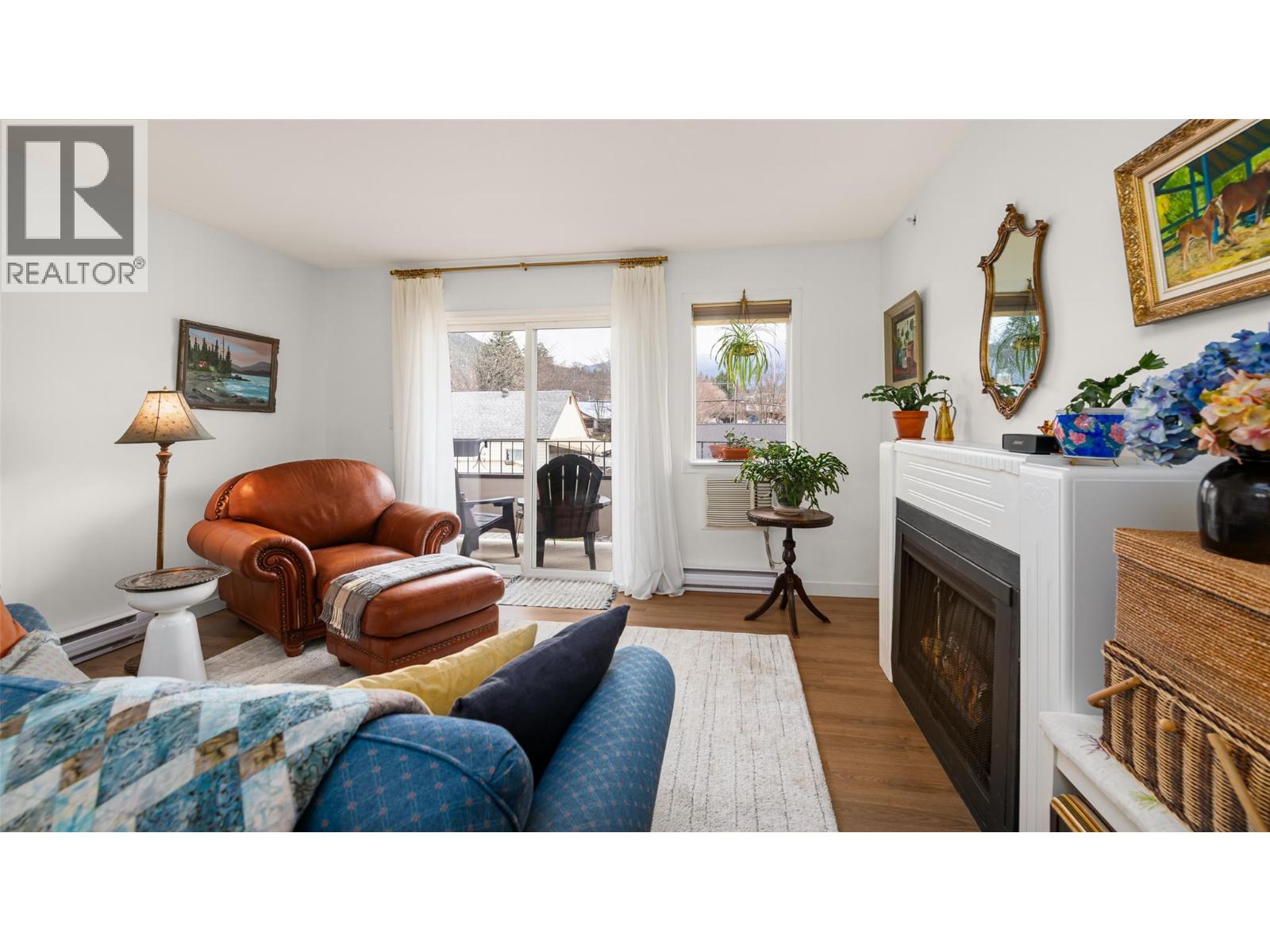 #403 914 VANCOUVER STREET - Image 2