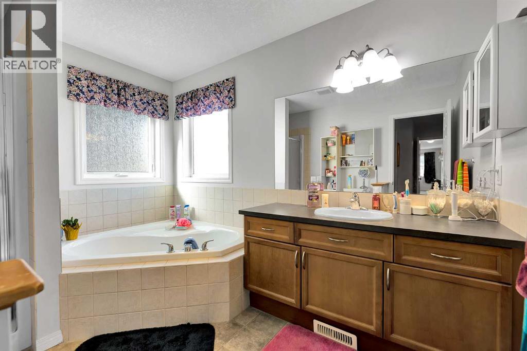 Single Family House for Sale in  Saddleland Way NE Saddle Ridge Calgary 