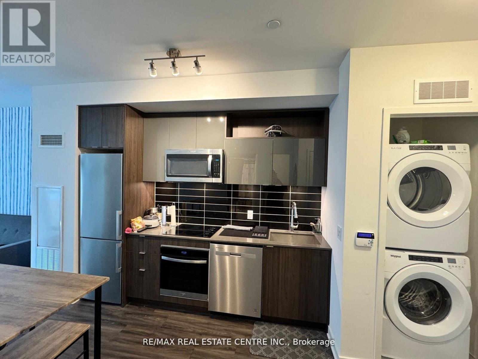 #1925A 70 PRINCESS STREET - 11