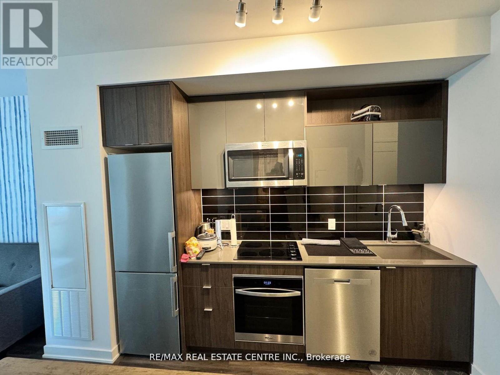 #1925A 70 PRINCESS STREET - 12