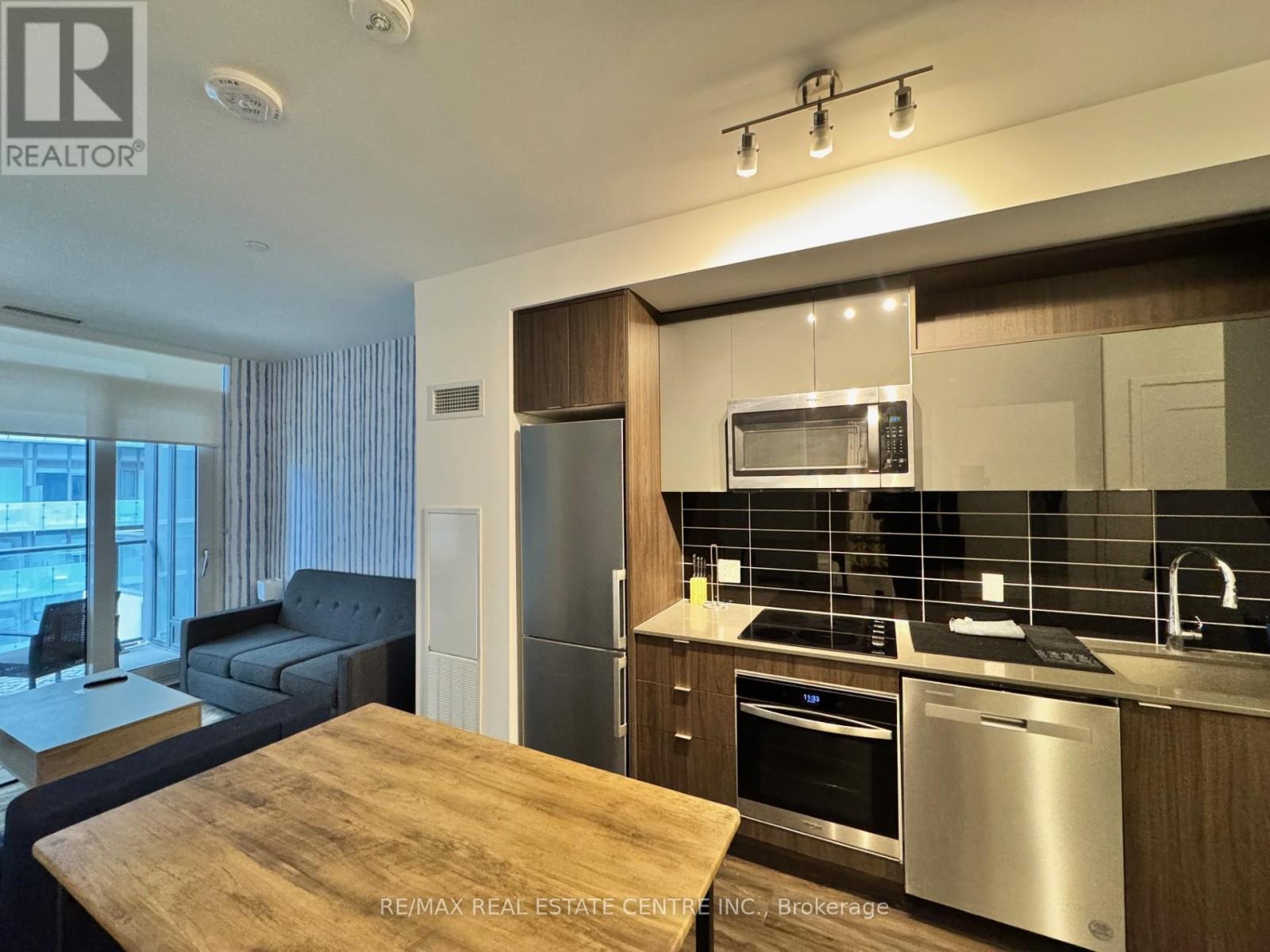 #1925A 70 PRINCESS STREET - 19