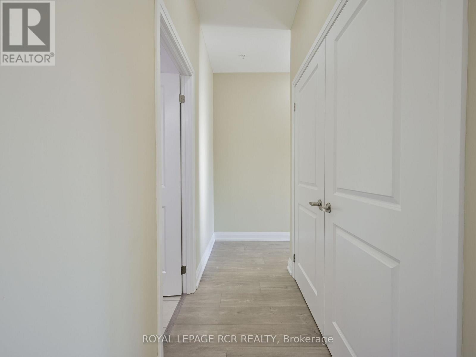 #502 64 QUEEN STREET S - 24