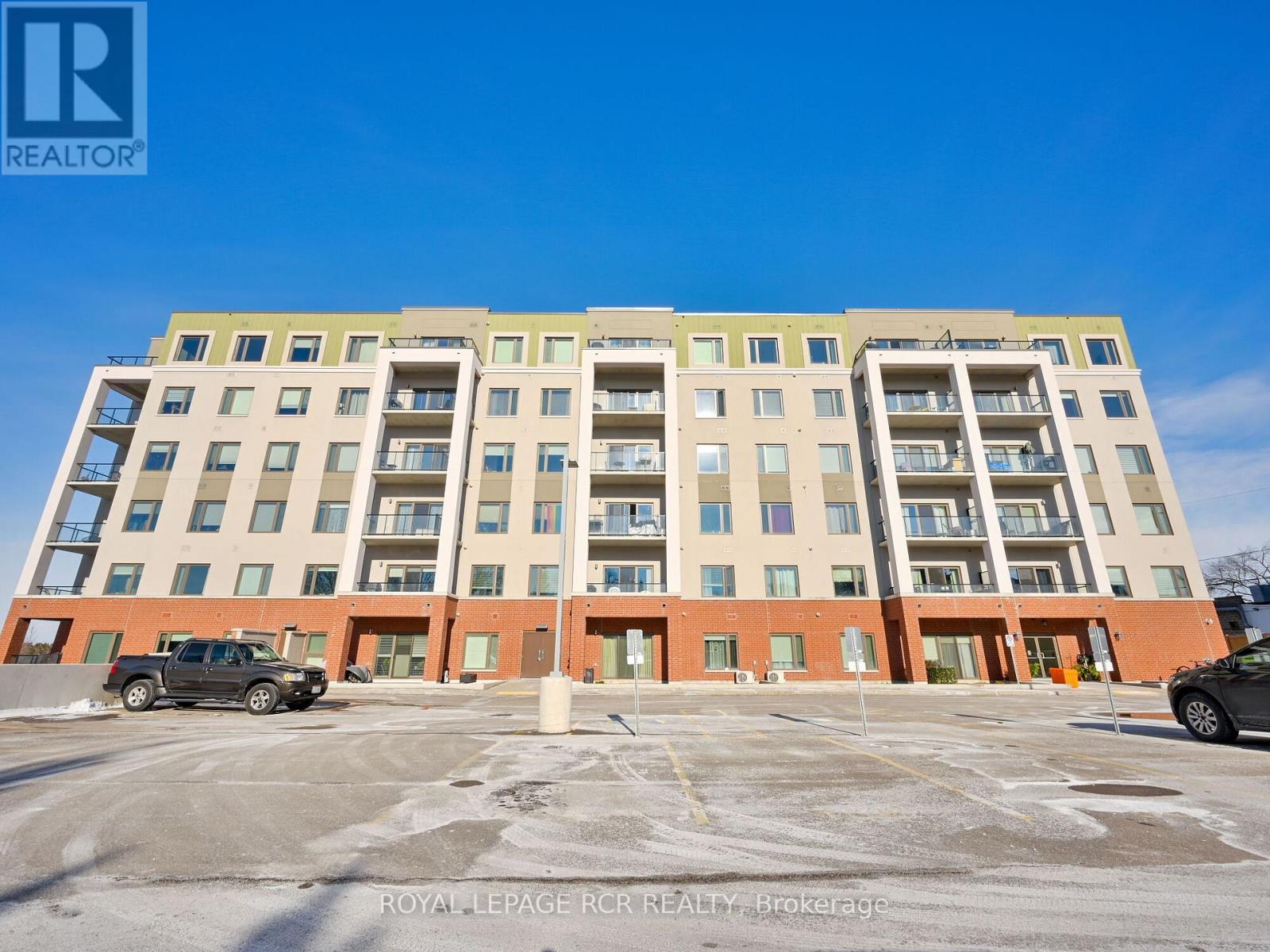 #502 64 QUEEN STREET S - Image 3