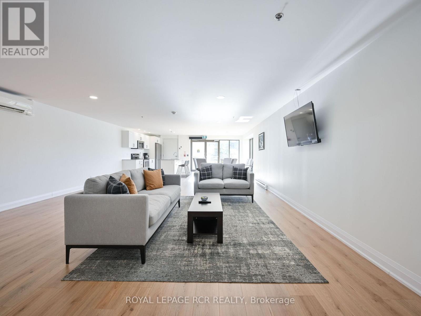 #502 64 QUEEN STREET S - 44