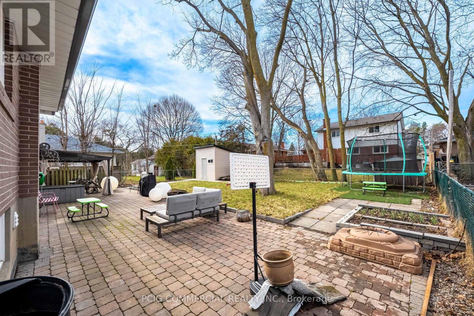 84 LINCOLN GREEN DRIVE - 38