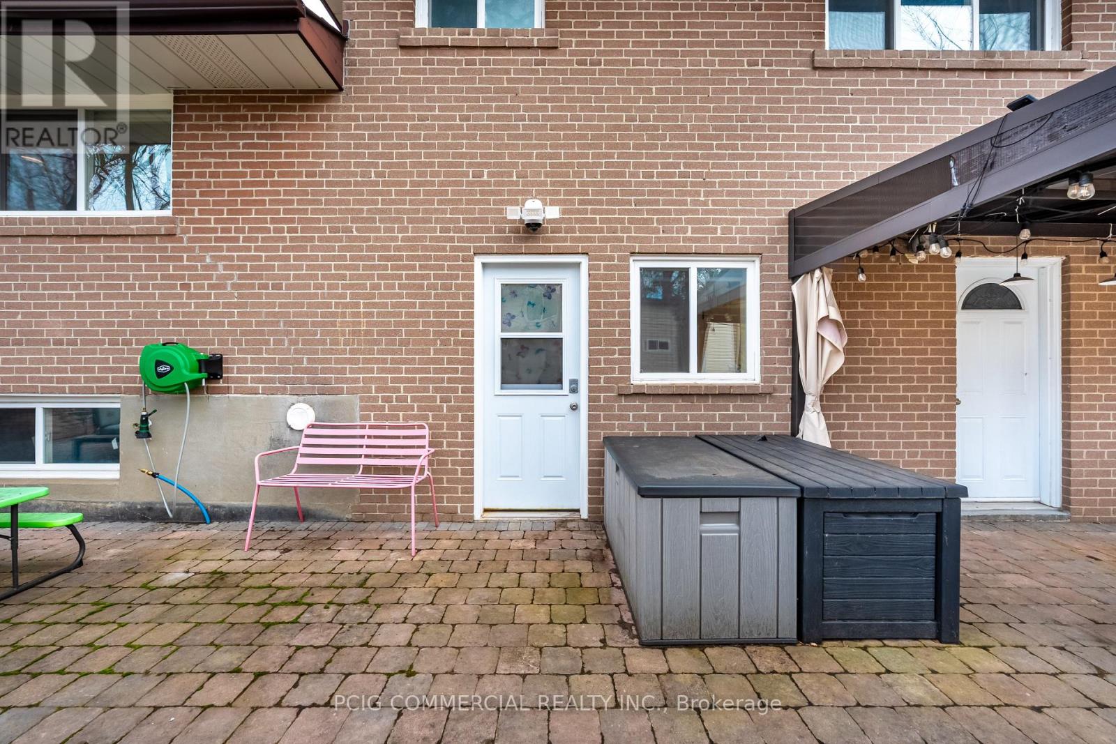 84 LINCOLN GREEN DRIVE - 40