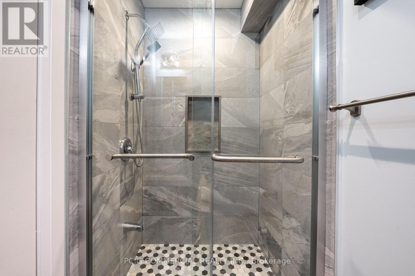 84 LINCOLN GREEN DRIVE - 44