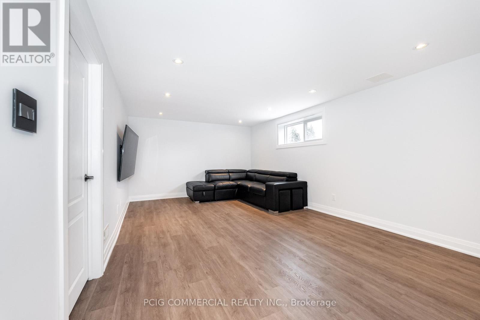 84 LINCOLN GREEN DRIVE - 45