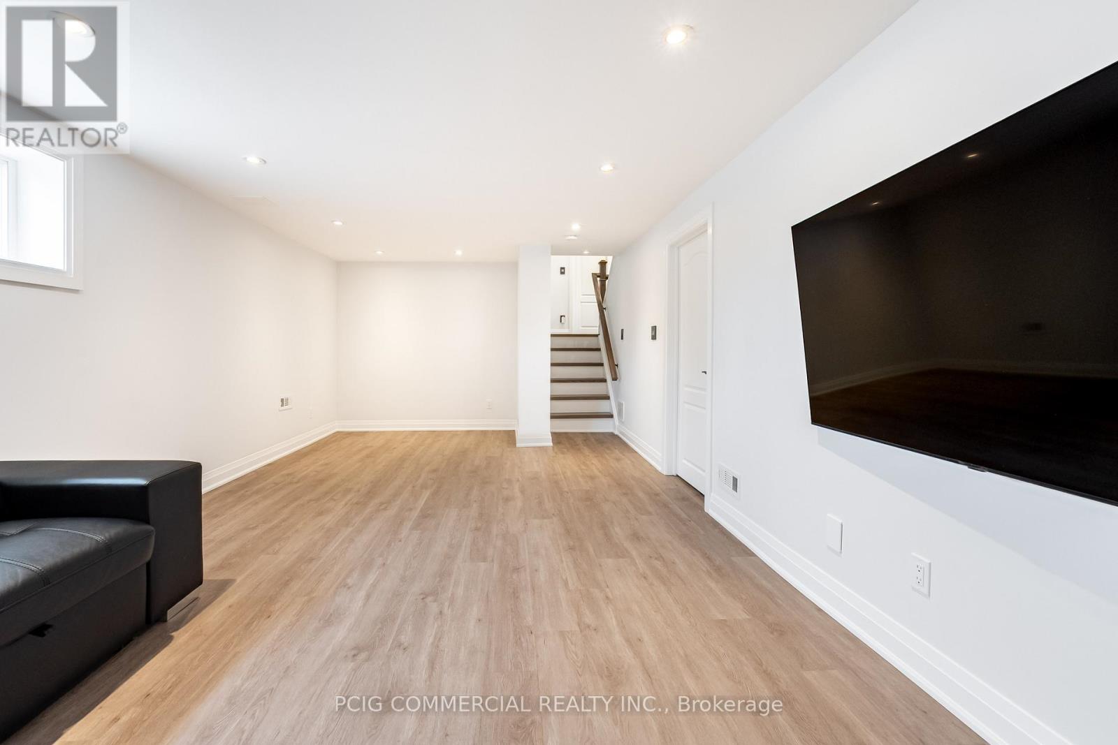 84 LINCOLN GREEN DRIVE - 48