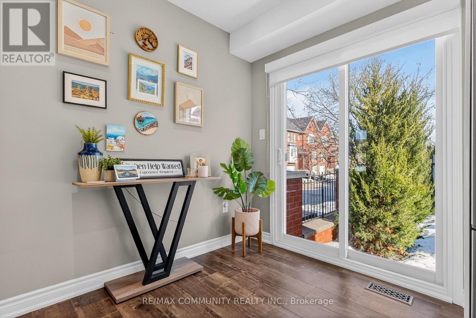 #49 1588 SOUTH PARADE COURT - 16