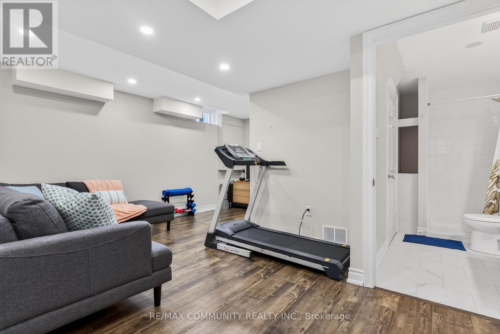 #49 1588 SOUTH PARADE COURT - 33