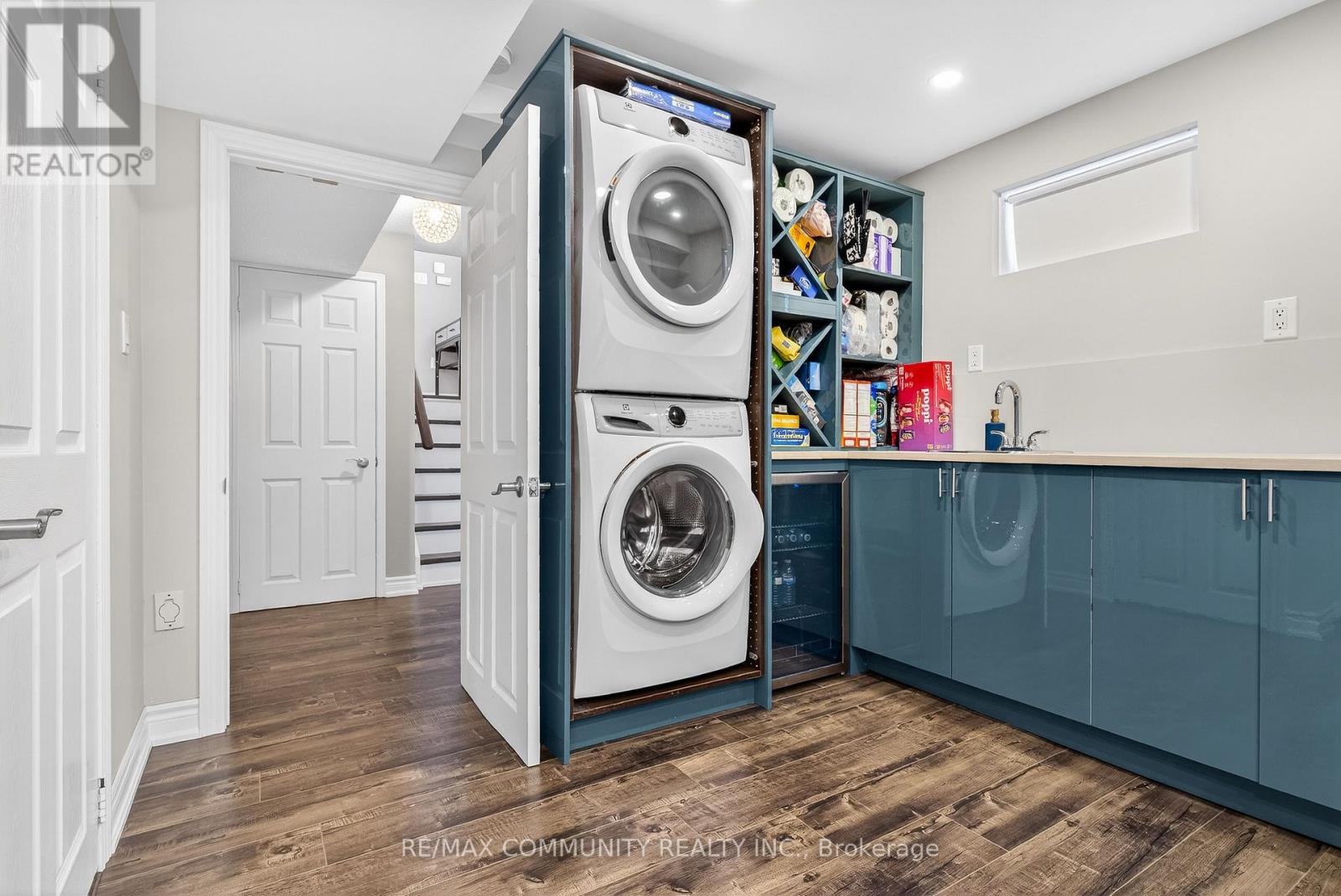 #49 1588 SOUTH PARADE COURT - 34