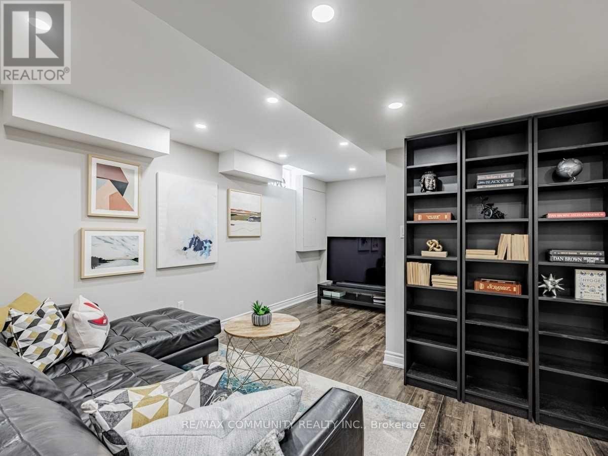 #49 1588 SOUTH PARADE COURT - 36