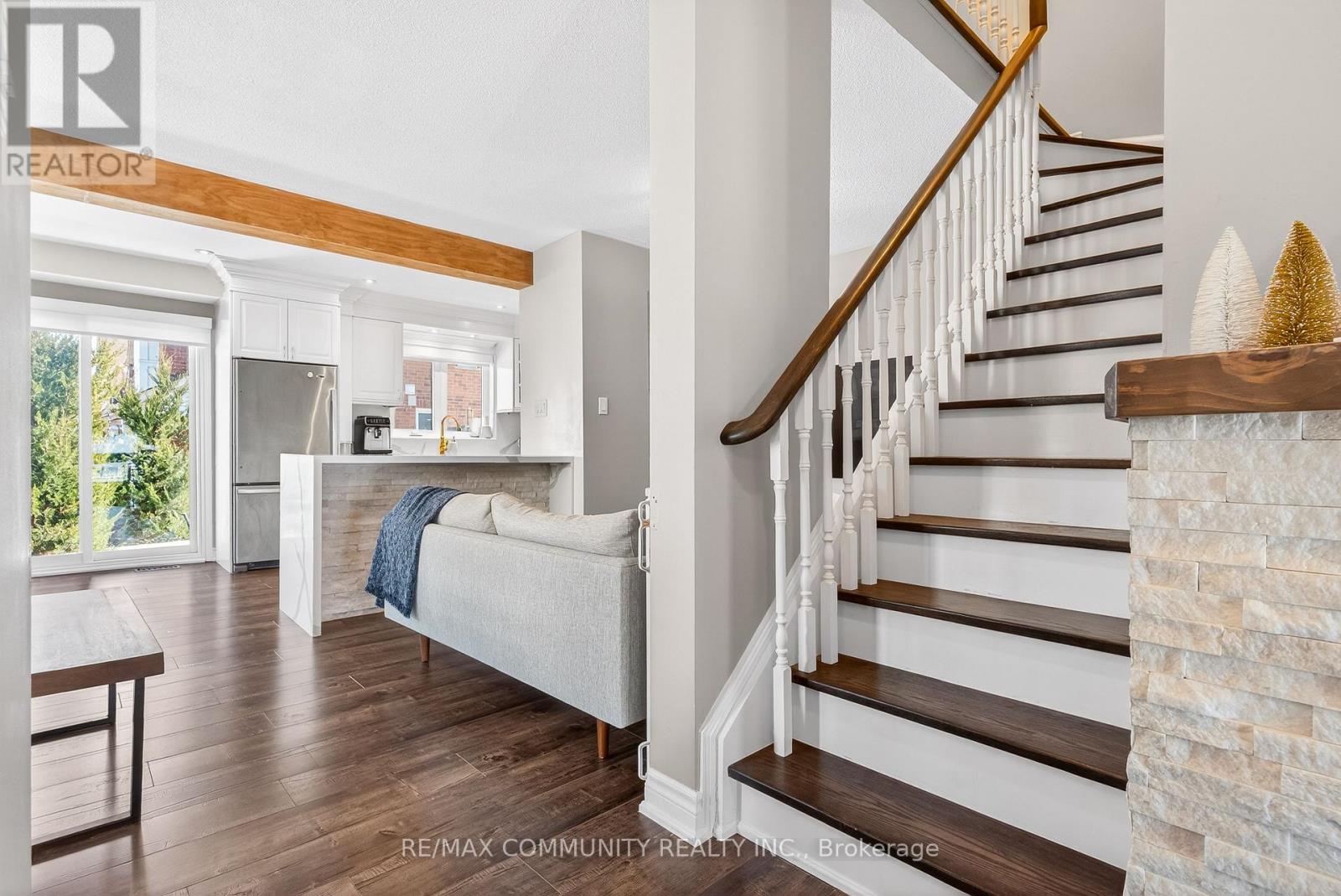 #49 1588 SOUTH PARADE COURT - 6