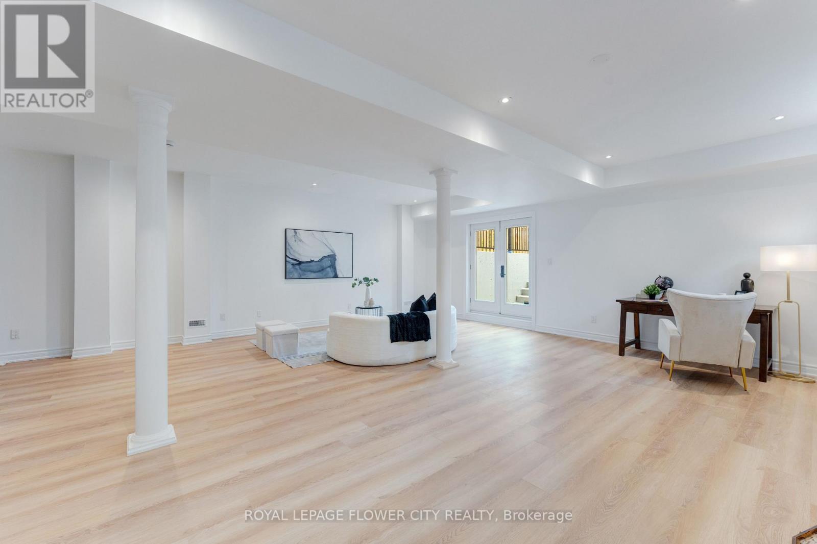 19 CONNORVALE AVENUE - 32