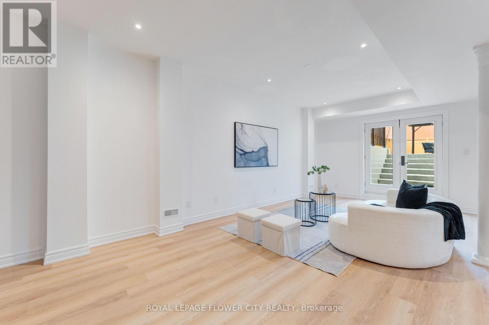 19 CONNORVALE AVENUE - 34