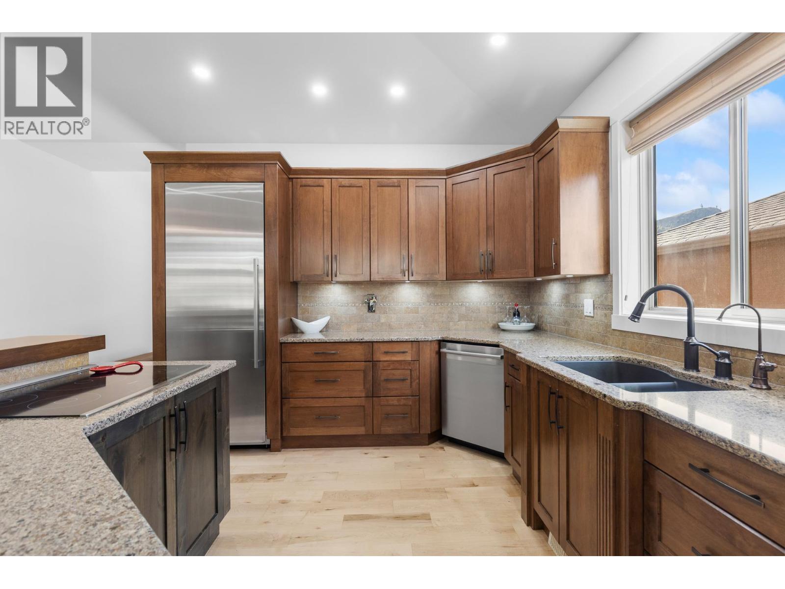 6833 MEADOWS Drive Unit# 40, Oliver