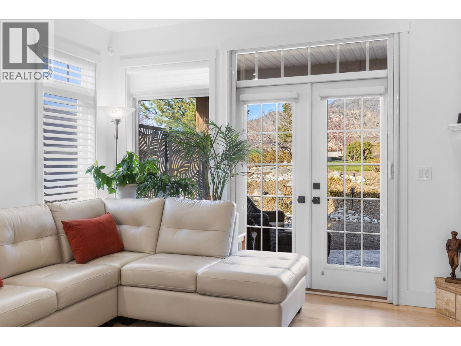 6833 MEADOWS Drive Unit# 40, Oliver