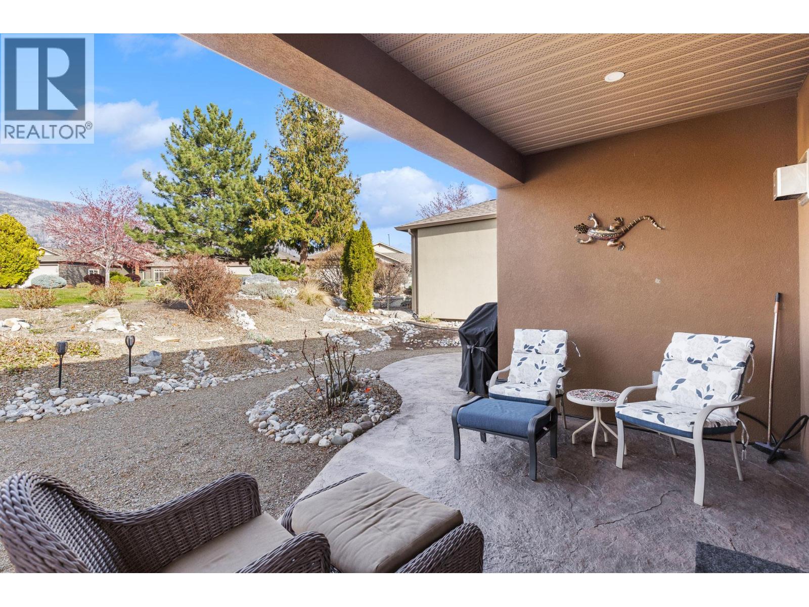 6833 MEADOWS Drive Unit# 40, Oliver