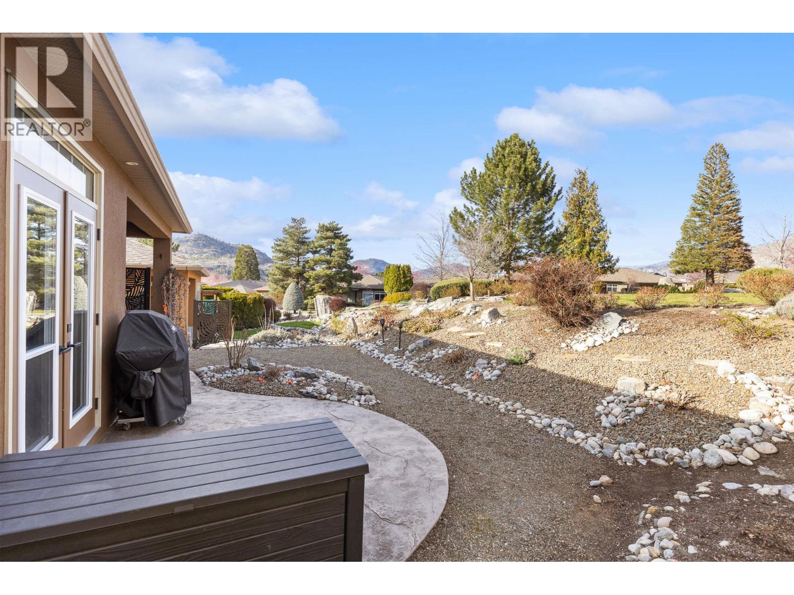 6833 MEADOWS Drive Unit# 40, Oliver