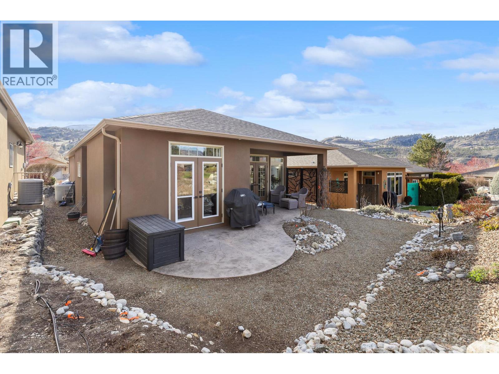 6833 MEADOWS Drive Unit# 40, Oliver