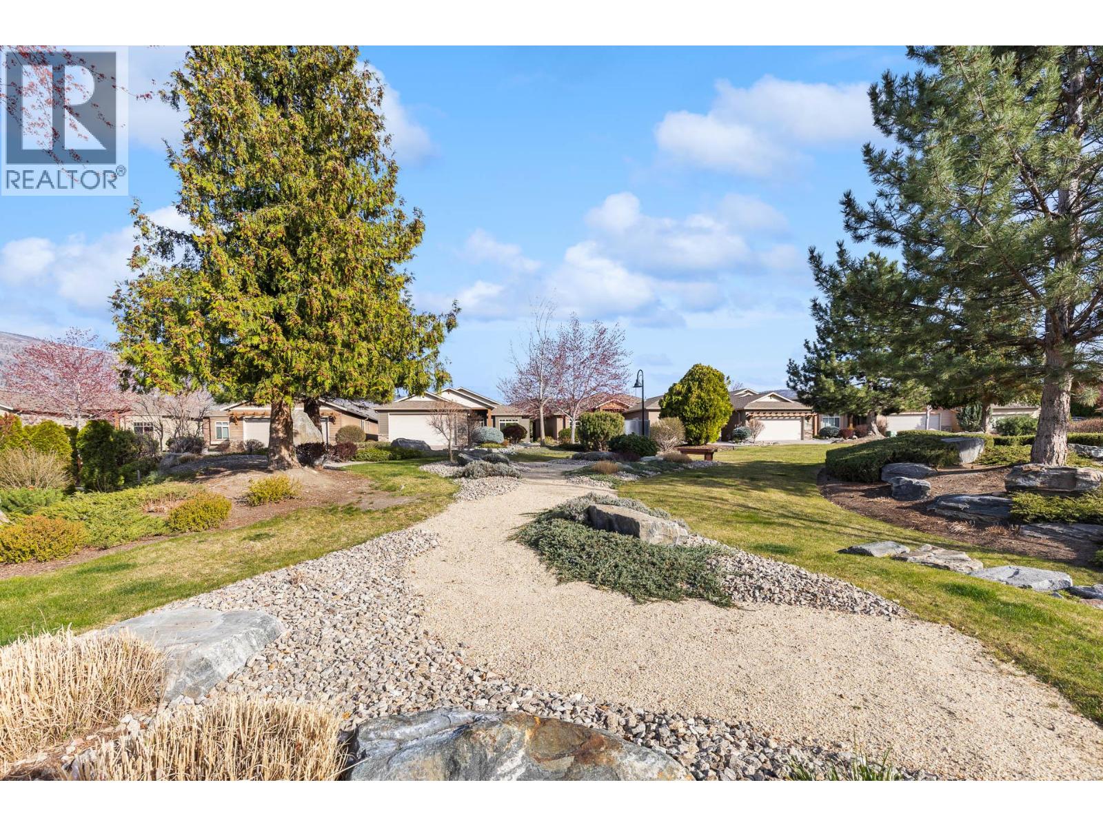 6833 MEADOWS Drive Unit# 40, Oliver