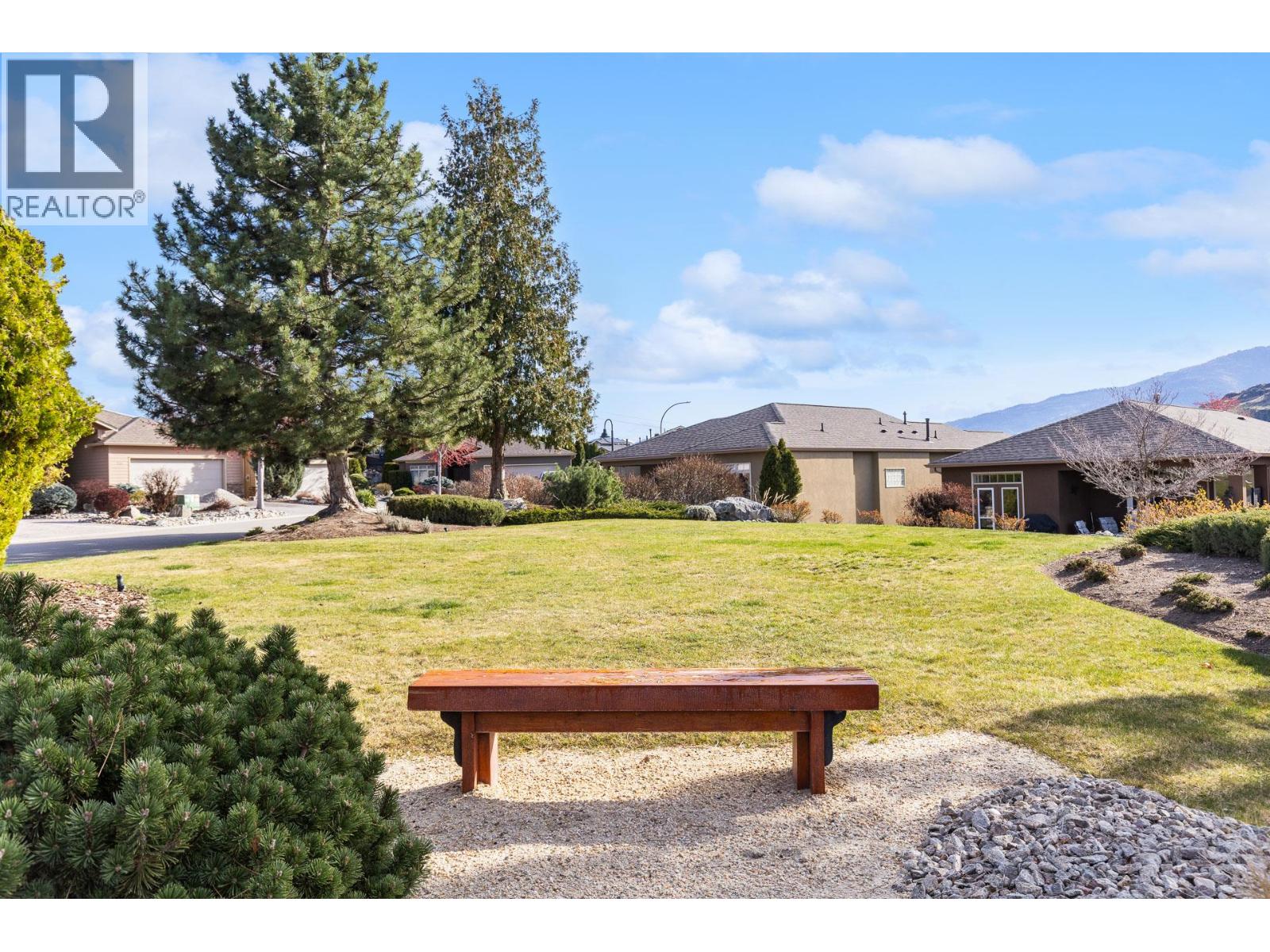 6833 MEADOWS Drive Unit# 40, Oliver