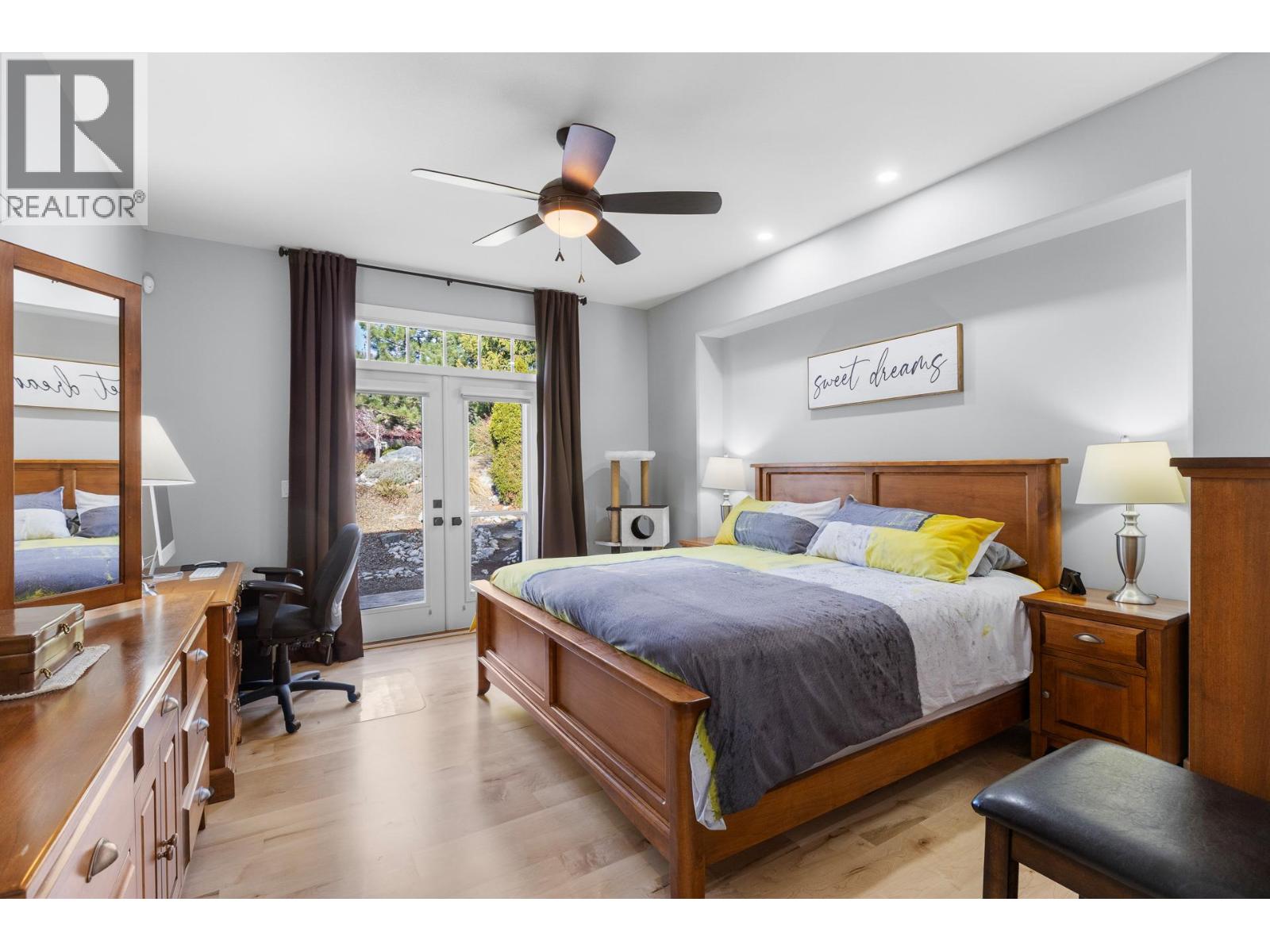 6833 MEADOWS Drive Unit# 40, Oliver