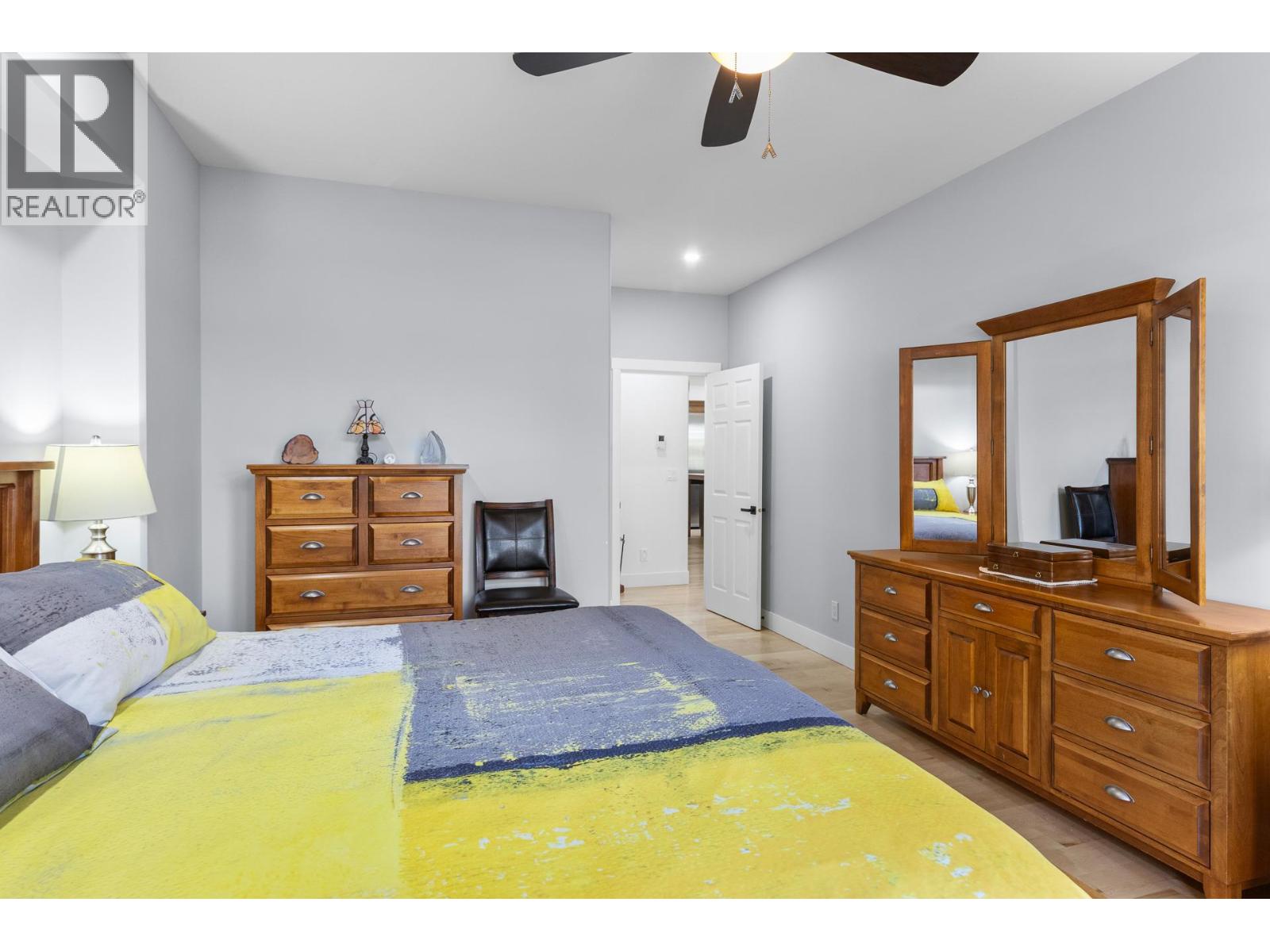 6833 MEADOWS Drive Unit# 40, Oliver